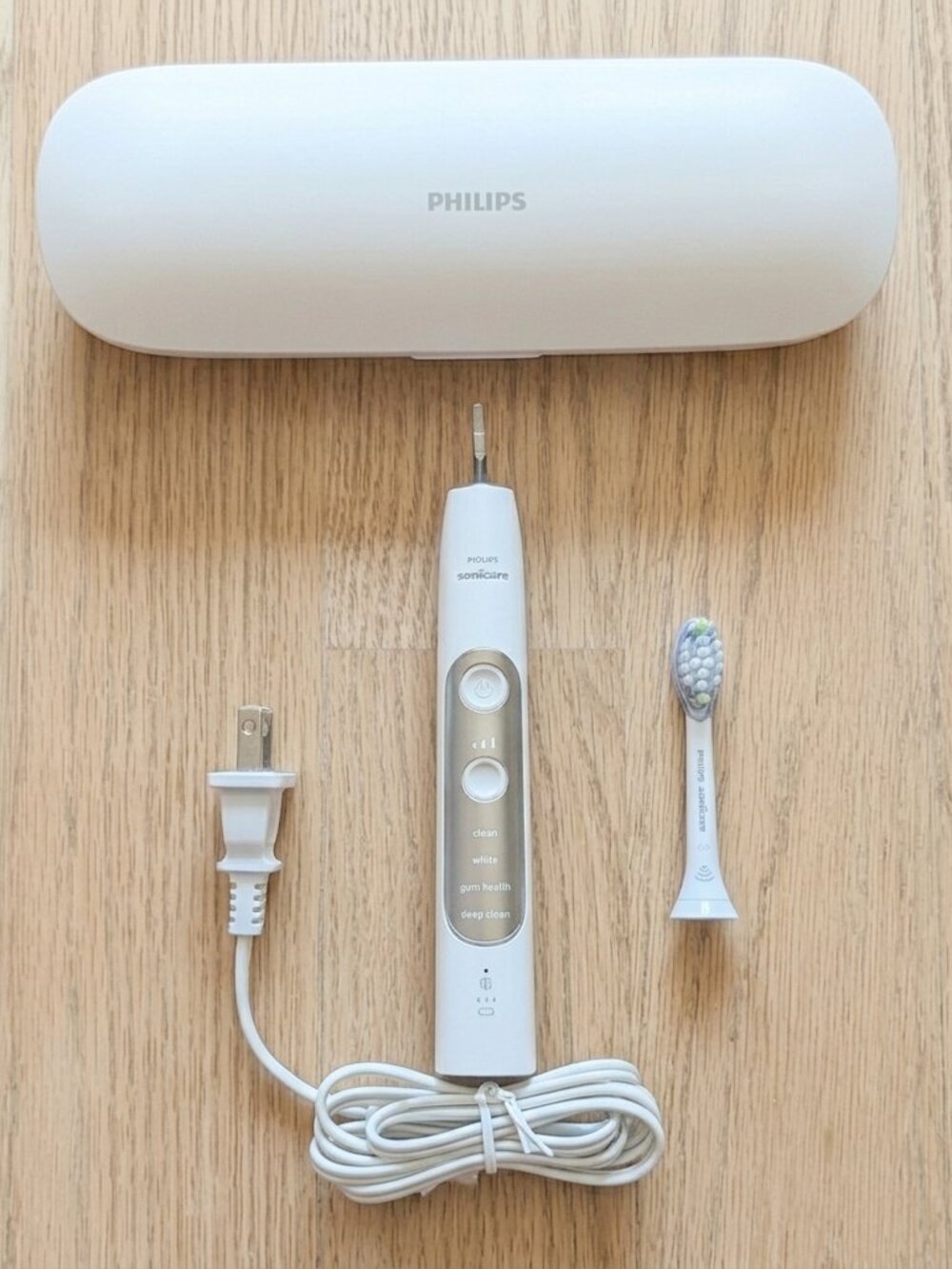 Philips Sonicare ExpertClean 7500 White Electric Toothbrush HX962V Case New Head